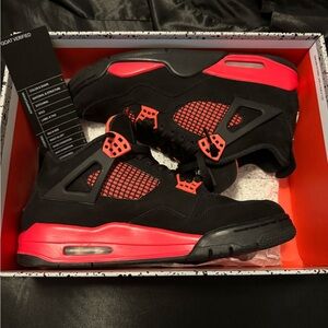 Air Jordan 4s Red thunder size 10.5